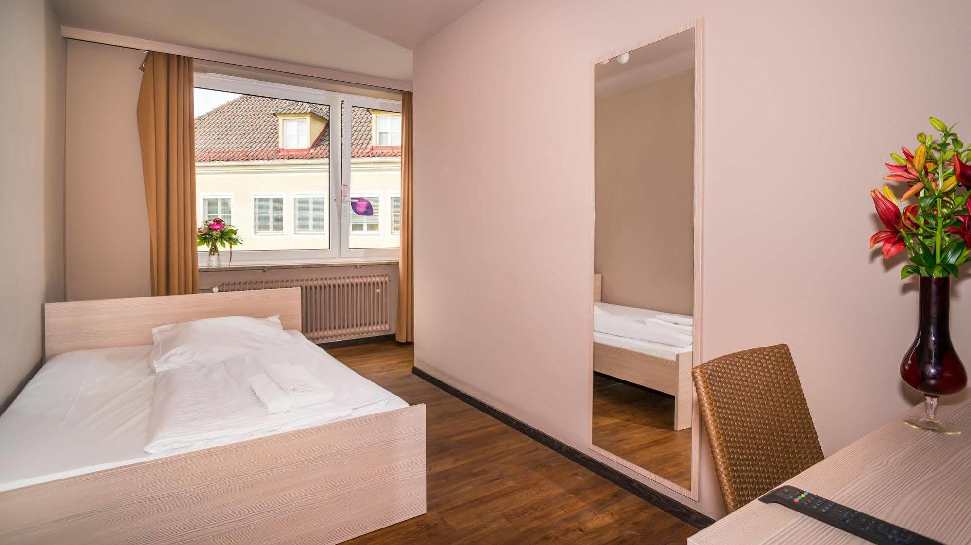 Smart Stay - Hostel Munich City Eksteriør bilde